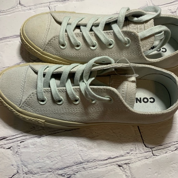 Women’s size 5 low top converse - Picture 2 of 5